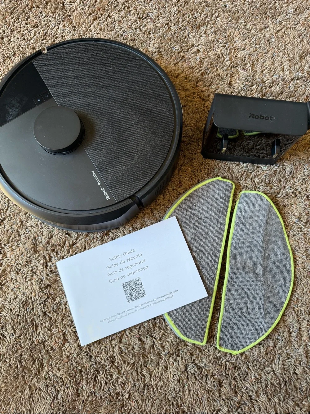Robot Vacuum and Mop - Black with Gray Mop Pads